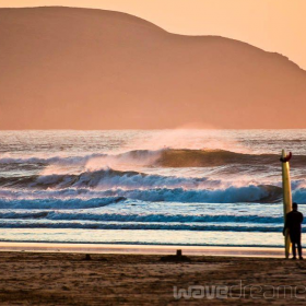 longboarder-checking-out-the-surf-at-woolacombe