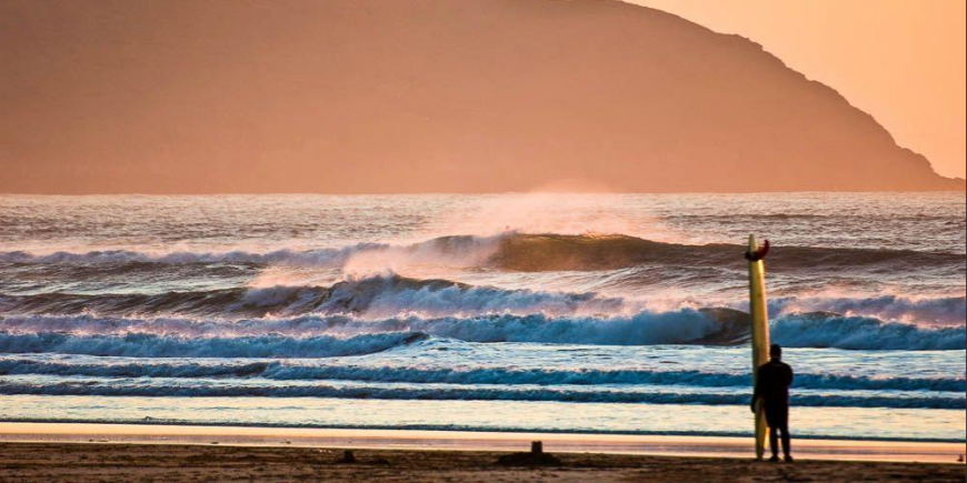 longboarder-checking-out-the-surf-at-woolacombe